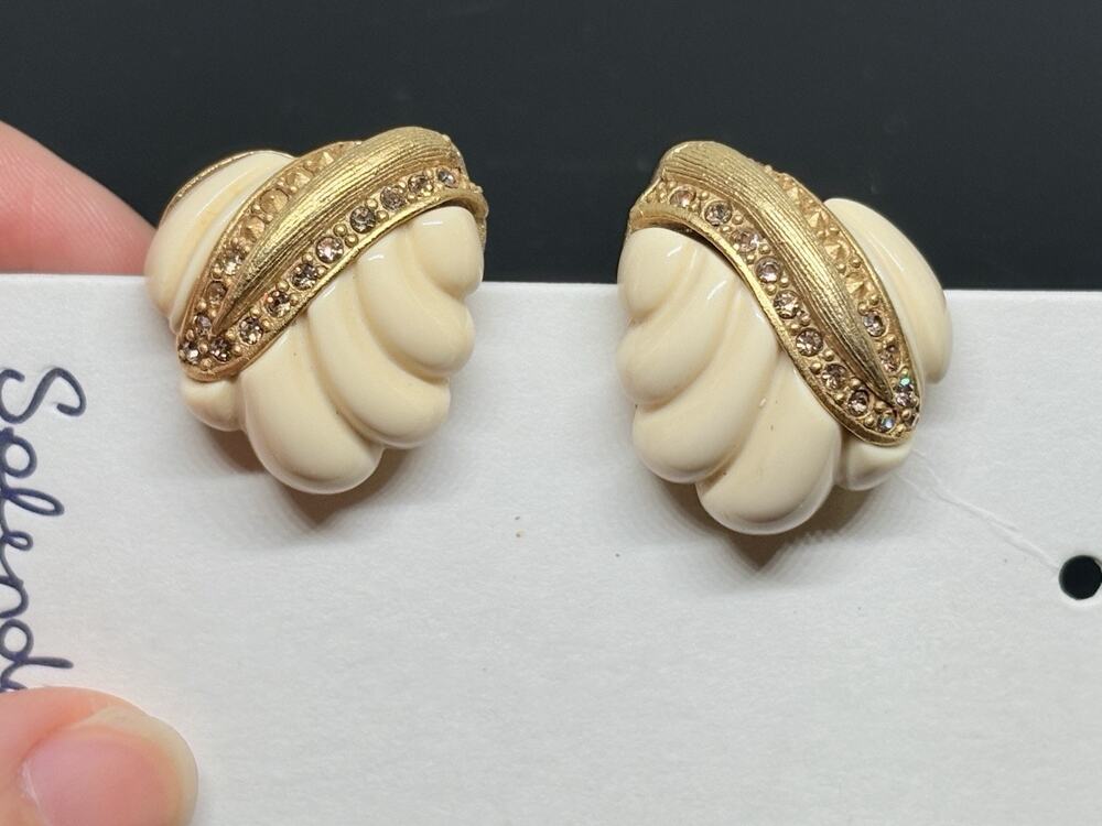 Vintage OSCAR DE LA RENTA White Beige Lucite Golden Rhinestone Clip On Earrings